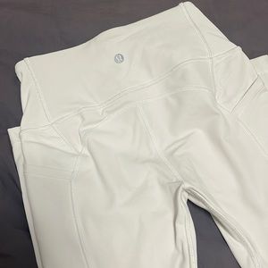 WHITE LULULEMON LEGGINGS